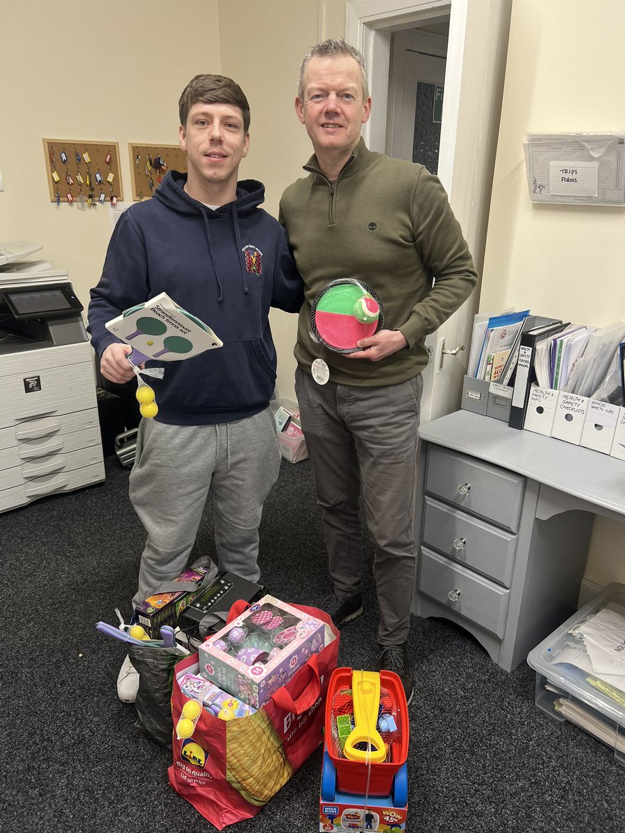 RoystonYouthAct's tweet photo. Thanks so much to everyone who donated in games and sports items as part of our Feb appeal for our #12Months12ActsOfKindness project🫶🏽

Douglas from the brilliant @GCHS_charity popped in today to pick up the items and their charity were delighted with the donations. https://t.co/eddGSAWJul