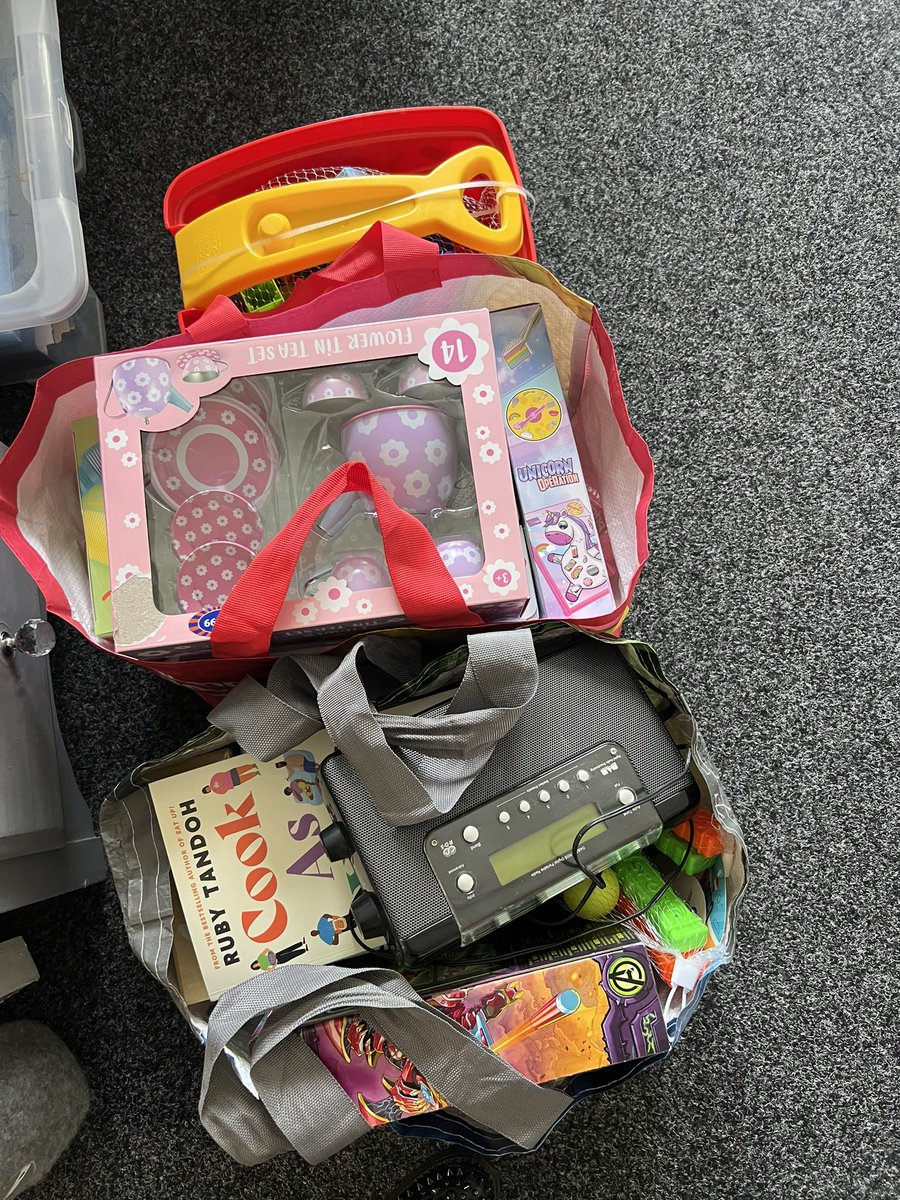 RoystonYouthAct's tweet photo. Thanks so much to everyone who donated in games and sports items as part of our Feb appeal for our #12Months12ActsOfKindness project🫶🏽

Douglas from the brilliant @GCHS_charity popped in today to pick up the items and their charity were delighted with the donations. https://t.co/eddGSAWJul