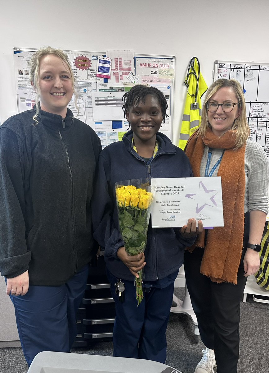 Ending the week whereby we celebrated Mental Health Nurse day with presenting Yale our wonderful Nurse on @OpalWardLGH with employee of the month for February 🤩 a lovely well deserved nomination 😊 thank you for all you do! @anesu_mutero @Hattie_LGH @LGH_SPFT