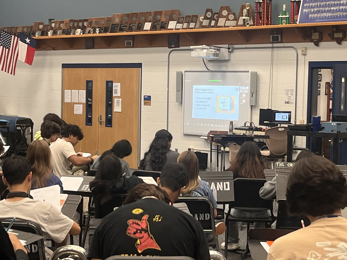 Today our students had a Masterclass in Efficient & Effective Practice from Gunnery Sergeant Dr. Sheng-Tsung Wang, the Assoc Concertmaster of “The President’s Own” US Marine Chamber Orchestra. @marineband