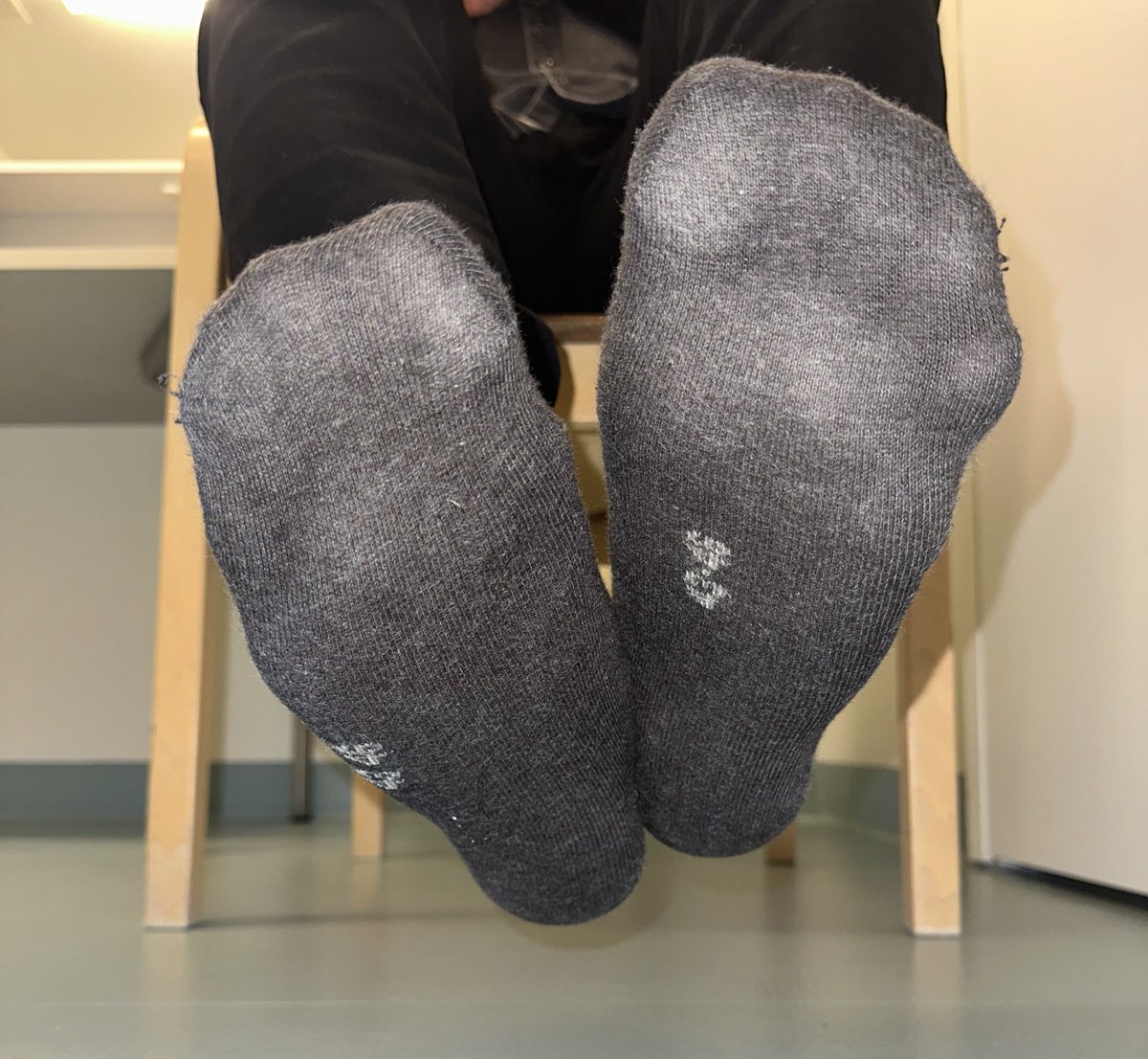 jack_royde's tweet photo. Have a nice weekend! Are you tired with the grays? 😈
#graysox #graysocks #gaysocks #gaysockfetish https://t.co/CeVWt3G9SK