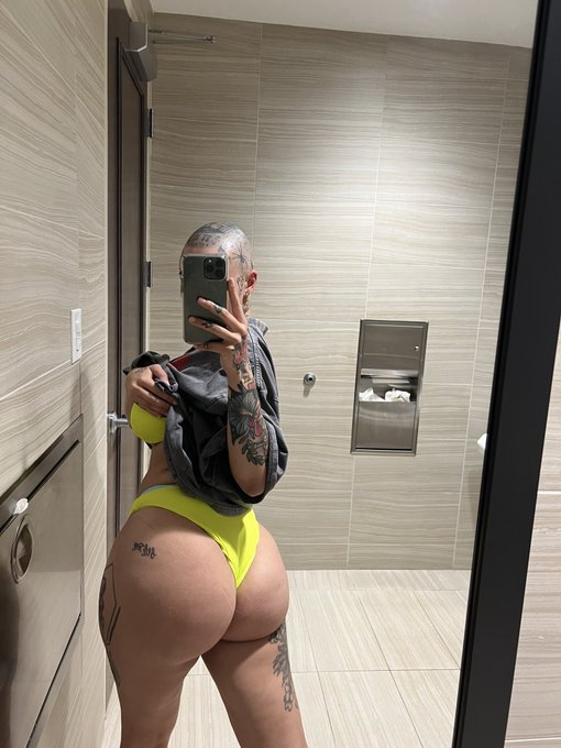 been loving the BBL allegations but this is all me 🤭 enjoy this last pic before i go ahead and get one