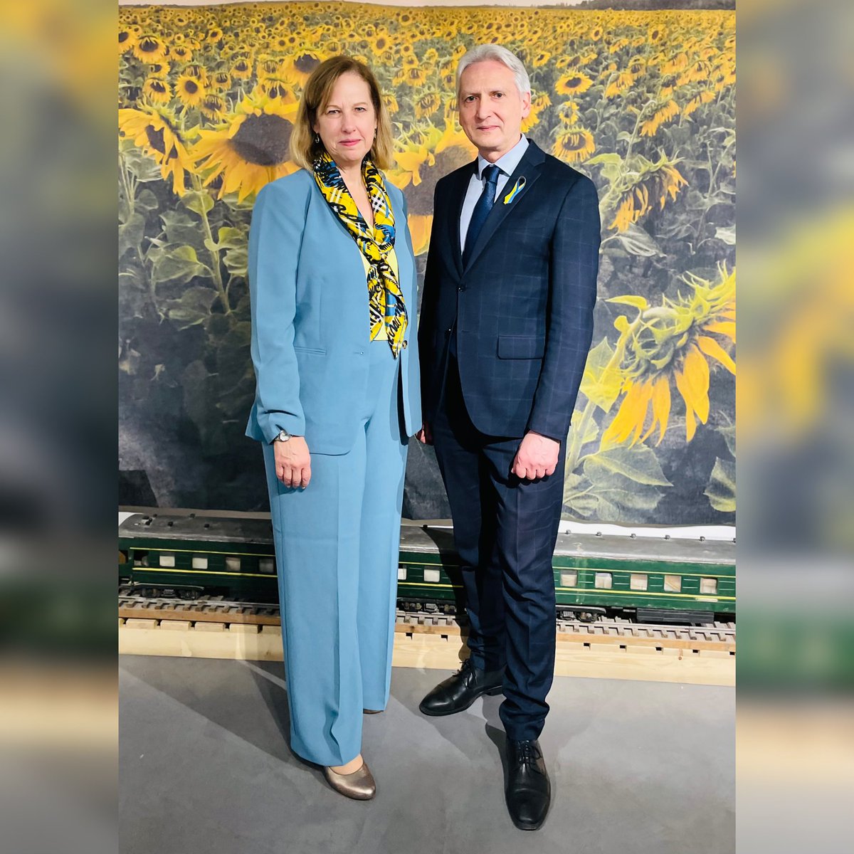 To mark the second anniversary of Russia’s full-scale invasion of Ukraine, @USAmbYerevan met with the Ukrainian Chargé d'affaires Lobach alongside fellow diplomatic corps representatives, and also attended a commemoration hosted by the Ukrainian Embassy. The United States stands…