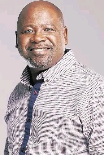 Multi award gospel star, Sipho Makhabane was allegedly hijacked. 

The incident happened at about 9:00 am, on Monday, 19 February at Booysen Street, Johannesburg.

“I was driving my bakkie when a white car passed and flashed a blue light in front of me. It looked like a police