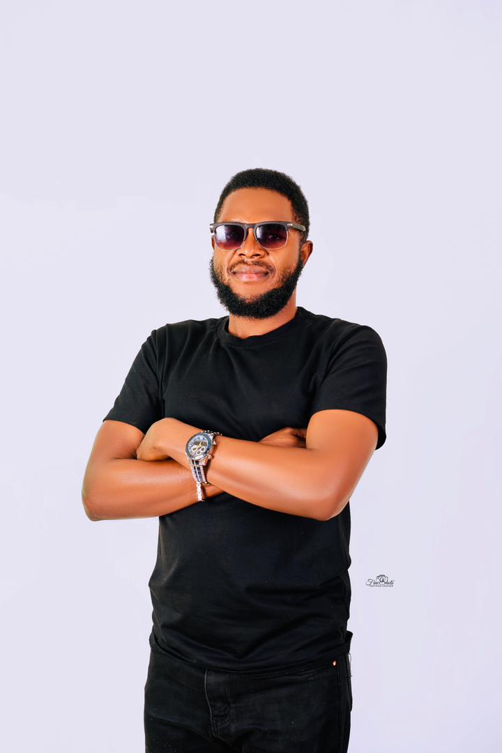MwebazahPeters3's tweet photo. My first time photo shoot. https://t.co/ngFCmp77cJ