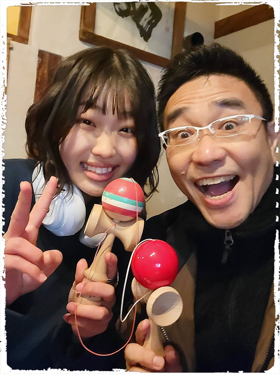 meganeouji840's tweet photo. そしてそして、けん玉を指導して下さったのは、けん玉W杯女性の部世界チャンピオンの #山田希羽 さん(14歳‼️)であります🎶お世話になりました❤️お芝居までしてもらっちゃってありがとうございました❤️

さぁグッと物語の密度が高まって参りました(八嶋以外は)‼️
こりゃ見逃せませんね🍀 https://t.co/vawxO830BG