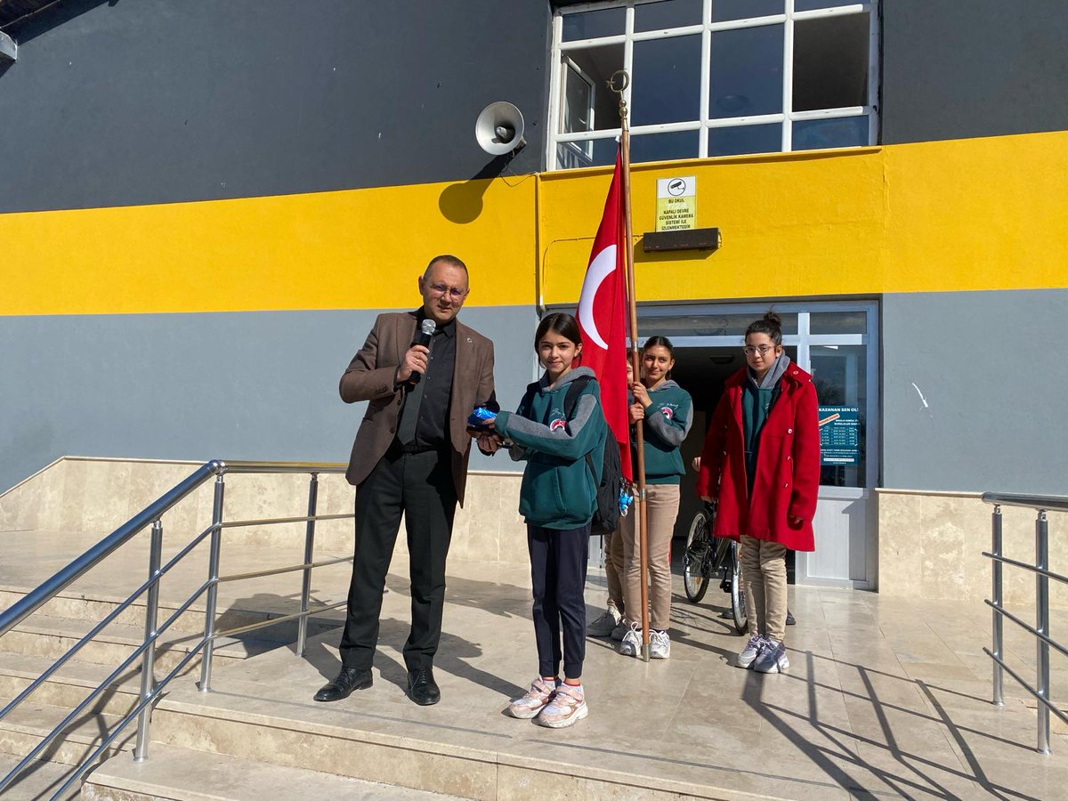 Dilimizin Zenginlikleri projesi kapsamında yapılan yarışmada öğrencimiz Hatice KARAKAYA İlçe üçüncüsü  olmuştur.
<a href="/KarapinarMEM/">Karapınar Milli Eğitim Müdürlüğü</a>