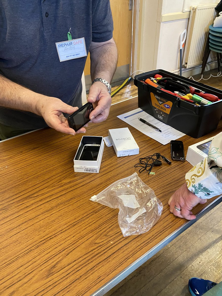RepairHayling's tweet image. It’s the repair cafe at Hayling tomorrow Saturday 24 February. We don’t mend phones but we do clear them so the can be recycled or moved on