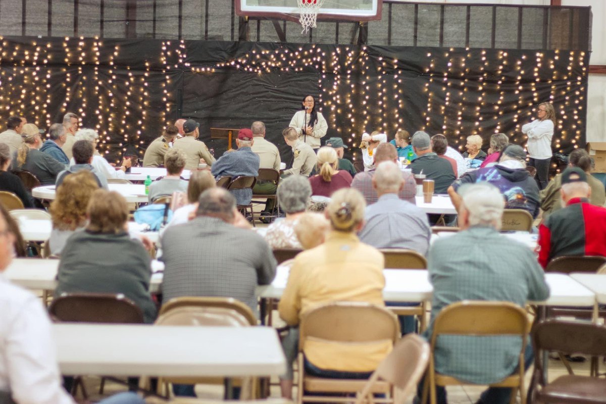 rossbhm4us's tweet photo. Our inspiring West Alabama Outreach Supervisor Nikki Warren was reaching the people who fall through the cracks at the Walker County Sheriff's Office North Neighborhood Watch Meeting last night!

#WeAreThePeopleWeServe #lovepeopletoabetterlife https://t.co/Ac3BFFWHAy