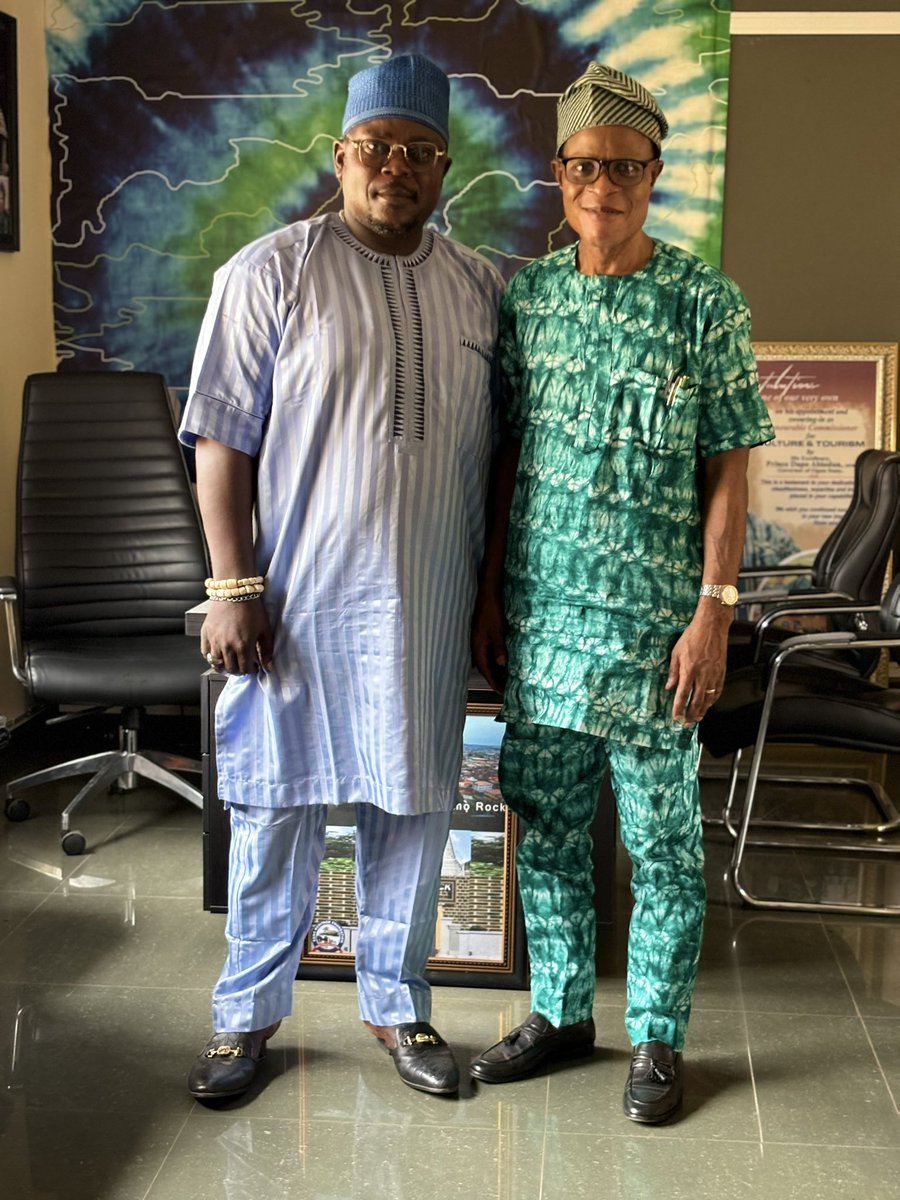 seekfagbayi's tweet photo. Earlier today at the Ministry of Culture & Tourism, Chief Ombashu Alamuwo paid visit to the Honorable Commisioner for Culture & Tourism
#Ofag #VoiceOfThePeople #Fagbayi #Culture #Tourism #OgunState https://t.co/vvzgEk9GgM