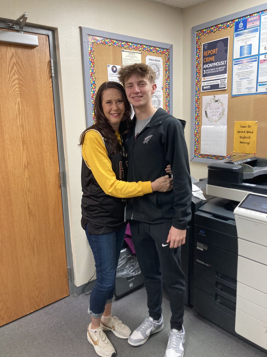 HaysHoops's tweet photo. This weeks @hays489 #EducatorOfTheWeek is Mrs. Johnson! (AKA Tigers Mom) 
Thank you for your support and all you do for our students in Hays. https://t.co/65BRBVPz9a