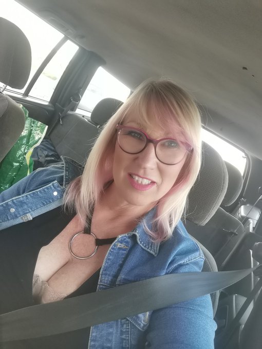 Off to the pub x https://t.co/5CKJy6xMlv