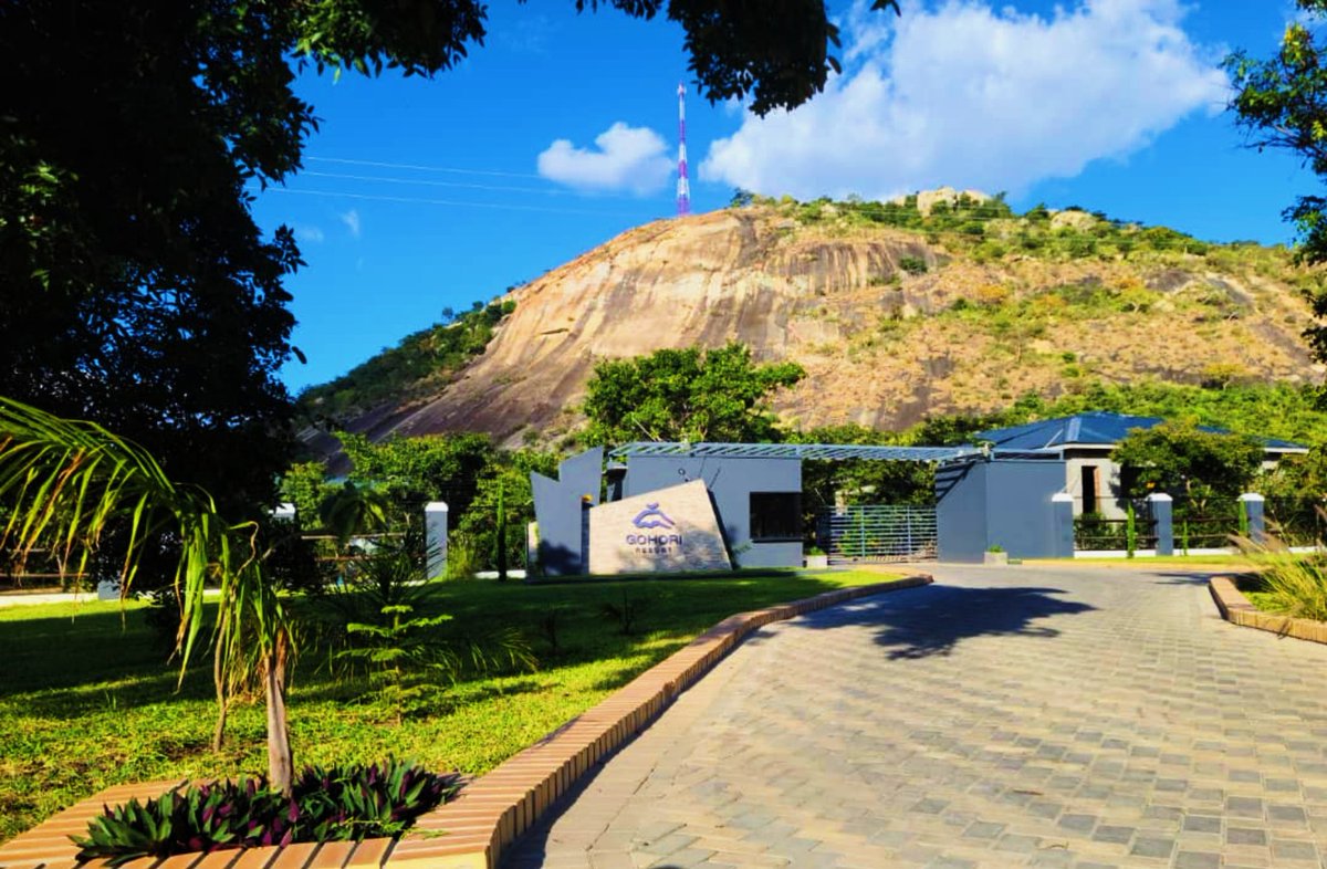 sharonmufaro's tweet photo. Discovered an amazing place "Gohori Resort" located about 150km from Harare. Gohori Resort is in Mutoko. The picturesque resort is named after the Gohori mountain in the background. A beautiful resort that promotes both rural development &amp; tourism. #GohoriResort #visitMutoko https://t.co/Ny7wcnSD4c