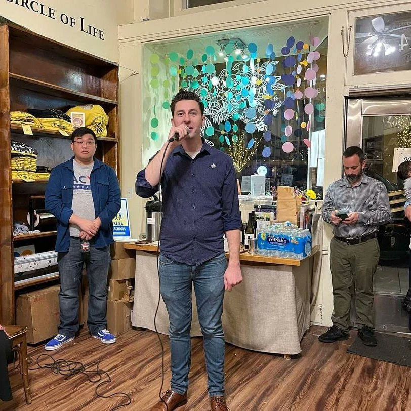 Thxs <a href="/southacyd/">South Alameda County Young Dems #SouthACYD</a> &amp; <a href="/ebstonewalldems/">East Bay Stonewall Democratic Club</a> for hosting last night's event. Thxs Renee at <a href="/booksonb/">Books on B</a> and @rlalonde3 for pulling together such a fun evening. 

Winning campaigns take money &amp; a strong ground game. Thxs for supporting @vote4lupeangulo and me. TwoGether we've got this.