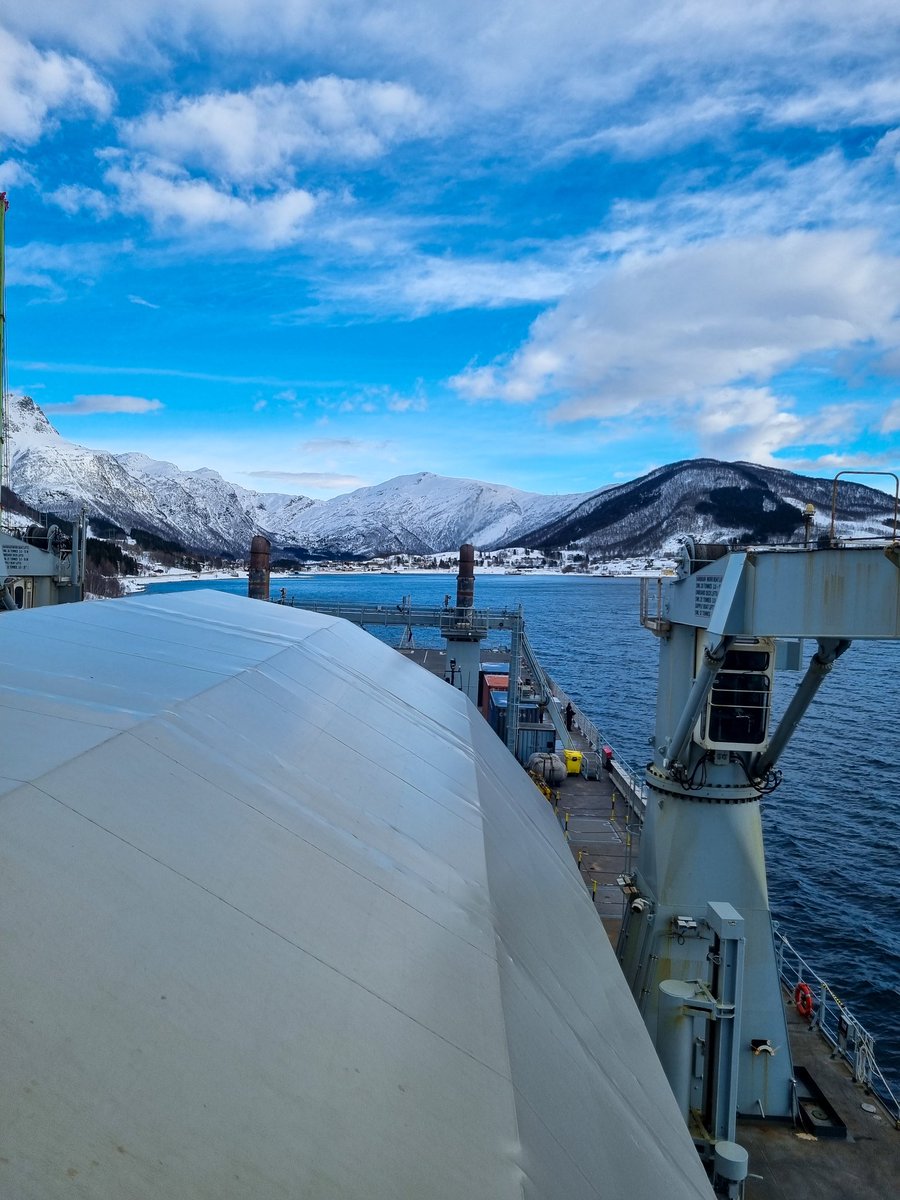 What a view! 

The #MightyMounts enjoyed a brief stop in the Norwegian Fjords to load personnel and equipment before deploying on Ex #SteadfastDefender24

@RFAHeadquarters  #rfa
#careersatsea