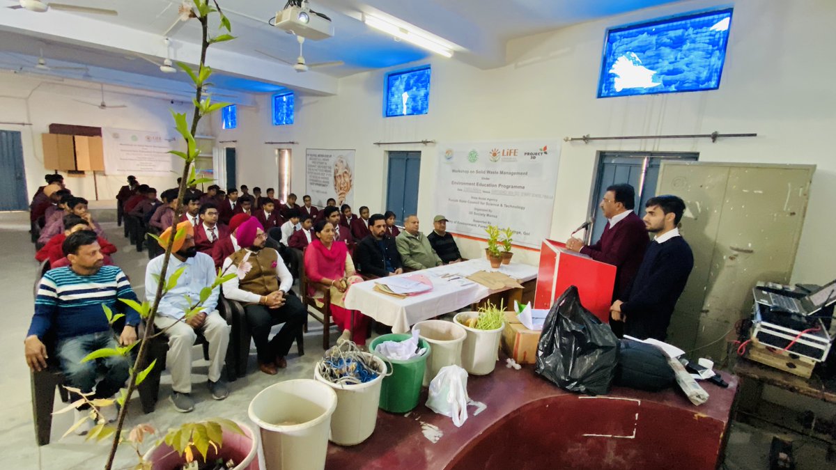 3dMansa's tweet photo. @3dMansa 2day organised d 1st workshop undr 3d #EnvironmentEducationProgram of the @moefcc in partnrship wid @PSCST_GoP @ Govt Co-ed Sr Sec Smart School Mansa 4 #solidwastemanagement
69 studnts &amp; 9 tchrs attnd  

#ProPlanetPeople #MissionLiFE  #LifestyleforEnvironment #ChooseLiFE https://t.co/O3hulcEq3u
