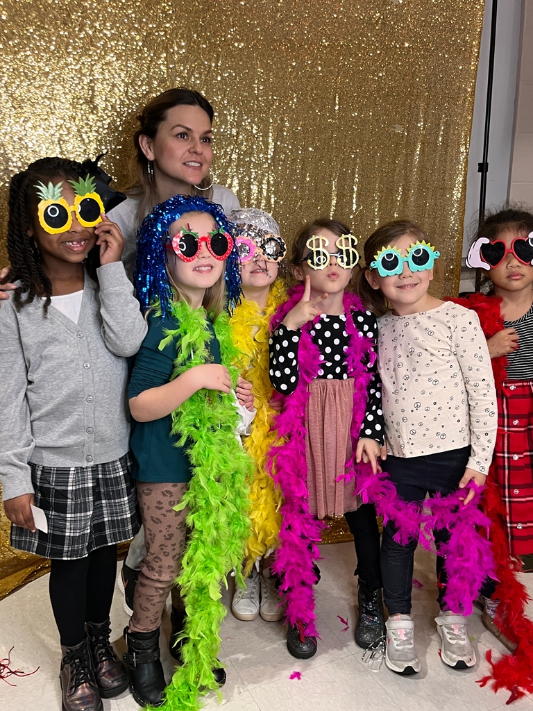 Today is the last day to buy a lunch with the stars ticket for your Sarah Smith Superstars!   This is an opportunity to support our school and give your student a great time.    

ssef.ejoinme.org/lunchwiththest…