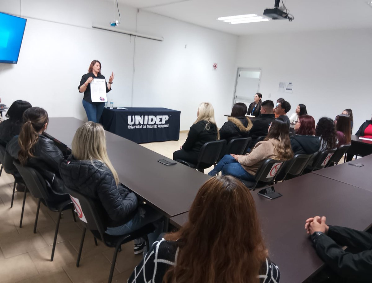 IEESonora's tweet photo. Los estudiantes de @UNIDEPoficial campus #AguaPrieta fueron invitados por personal del #IEESonora para votar este próximo #2dejunio por medio del programa #VotarSíImporta que tiene como objetivo fortalecer los conocimientos de los jóvenes sobre el Proceso Electoral. https://t.co/tJH0D5Dzz7