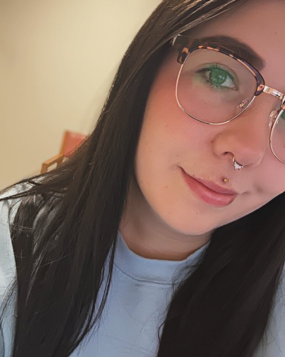 ShadesofBlue_16's tweet photo. It’s finally Friday! 🖤

#girlgamer #smallstreamer #twitch #TwitchAffilate #pcgaming #weekendvibes https://t.co/cz8b6wWppf