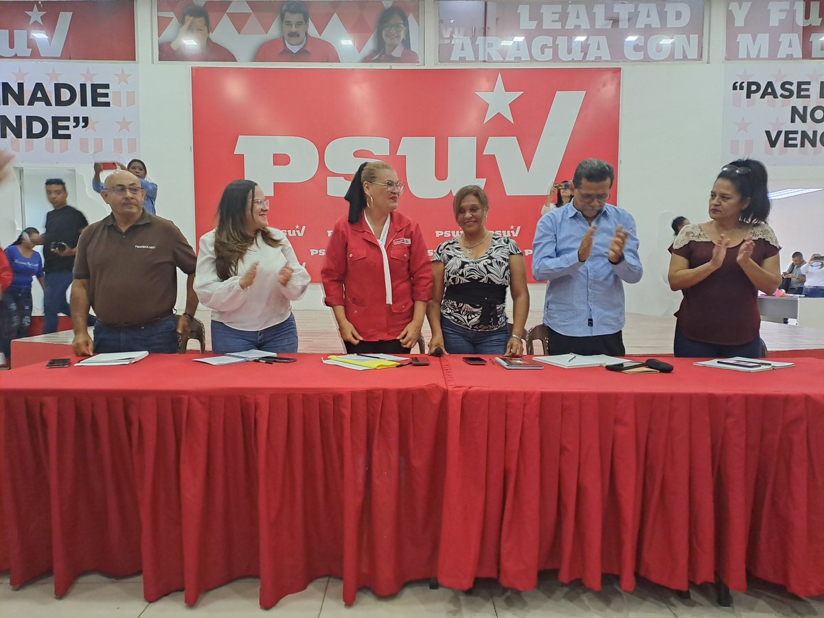 LeiraSuarezPsuv's tweet photo. Sostuvimos un encuentro con los directores/as de CDCE Municipales, Parroquiales y enlaces territoriales para seguir el fortalecimiento de la educación de nuestro Edo. Aragua. 
#VenezuelaDibujaElFuturo 
@NicolasMaduro 
@_LaAvanzadora 
@MPPEDUCACION 
@Soykarinacarpio 
@CDCEAragua https://t.co/xxMorzdlhZ