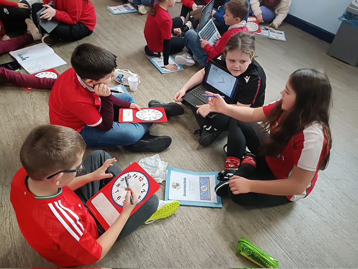 penrhiwceibr's tweet image. Pupils in Dosbarth Oak planned and delivered a lesson on time to pupils in Dosbarth Laurel 🕙 Sharing their knowledge 🧠 #ReflectionTime