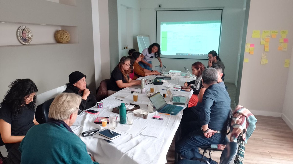 fossiltreaty's tweet photo. En Bogotá🇨🇴, con el @CPTEJ_Colombia, construyendo juntos una #TransicionJusta lejos de los #combustiblesfósiles con una mirada:
🍃 ambiental
👩🏭 sindical
🌳 territorial
🤝🏽 popular
🌎 regional
🌐 y global
✊🏾#ColombiaLibreDeFracking #FossilFuelTreaty https://t.co/MkIjS4K80m