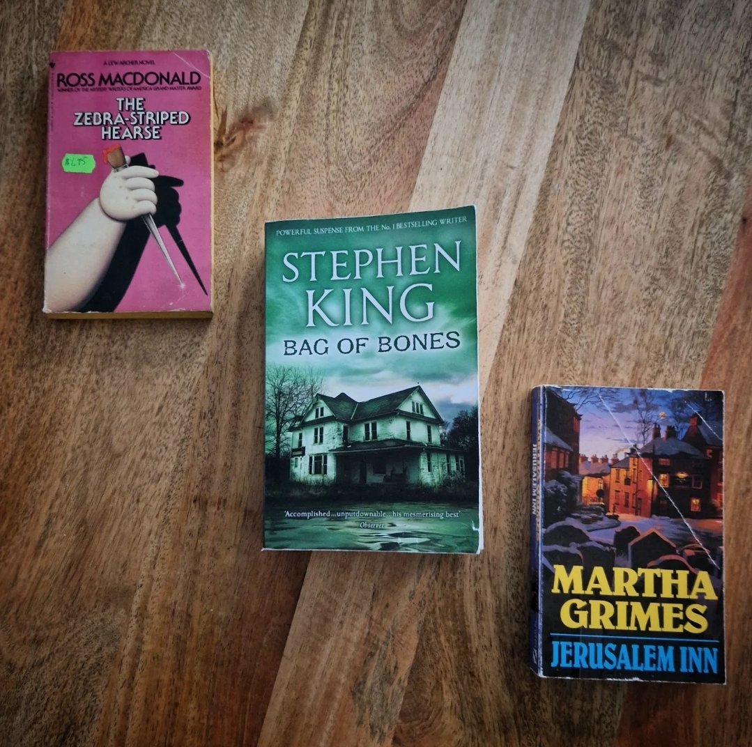 Slim pickings the past couple of weeks at the #CharityShops for #books but managed to find a #StephenKing and a couple of paperbacks by #RossMacdonald & #MarthaGrimes which sounded interesting... all 3 for just £1, nice 👌