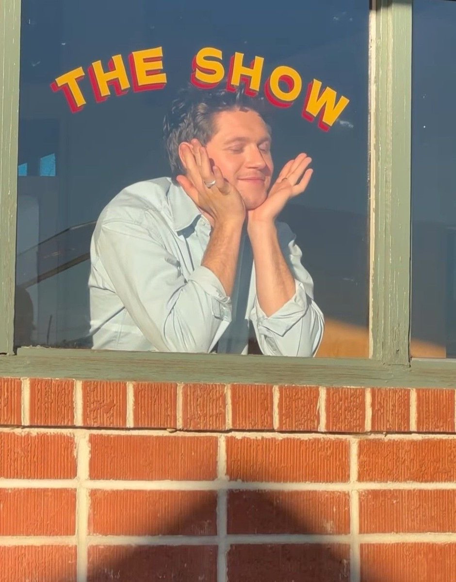 golqrush's tweet photo. “he’s just a man” NO HE’S NOT💘💓💖 https://t.co/4c23tIpmg7