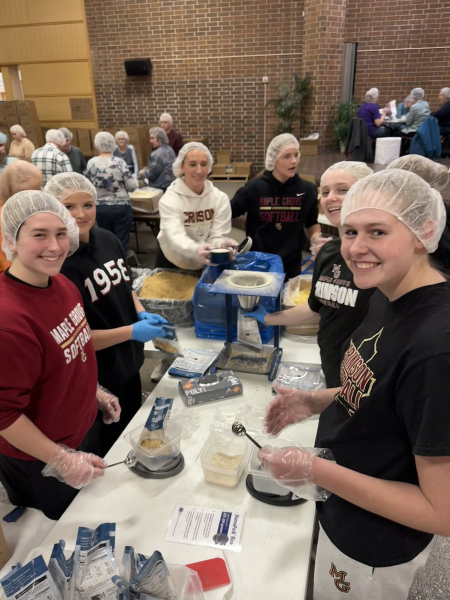 Crimson Fastpitch players volunteering their time to a great cause - Feed My Starving Children!  #thisiswhatleaderslooklike #crimsonfastpitch