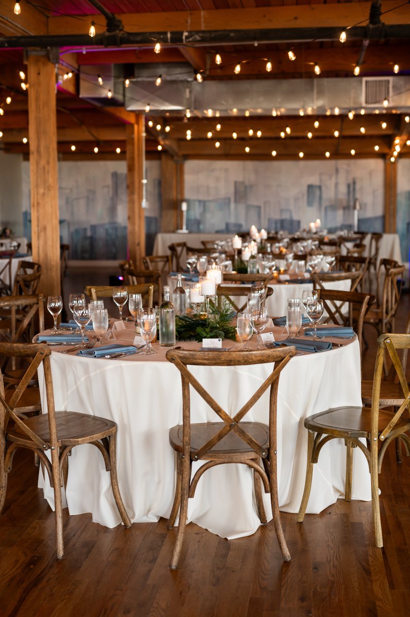 Friday nights are best spent in La Galleria 🥂✨

📸 Ashley Hamm Photography

#lacunaevents #lacunalofts #chicagoeventvenue #tablescapeinspiration #weddingvenue #chicagowedding