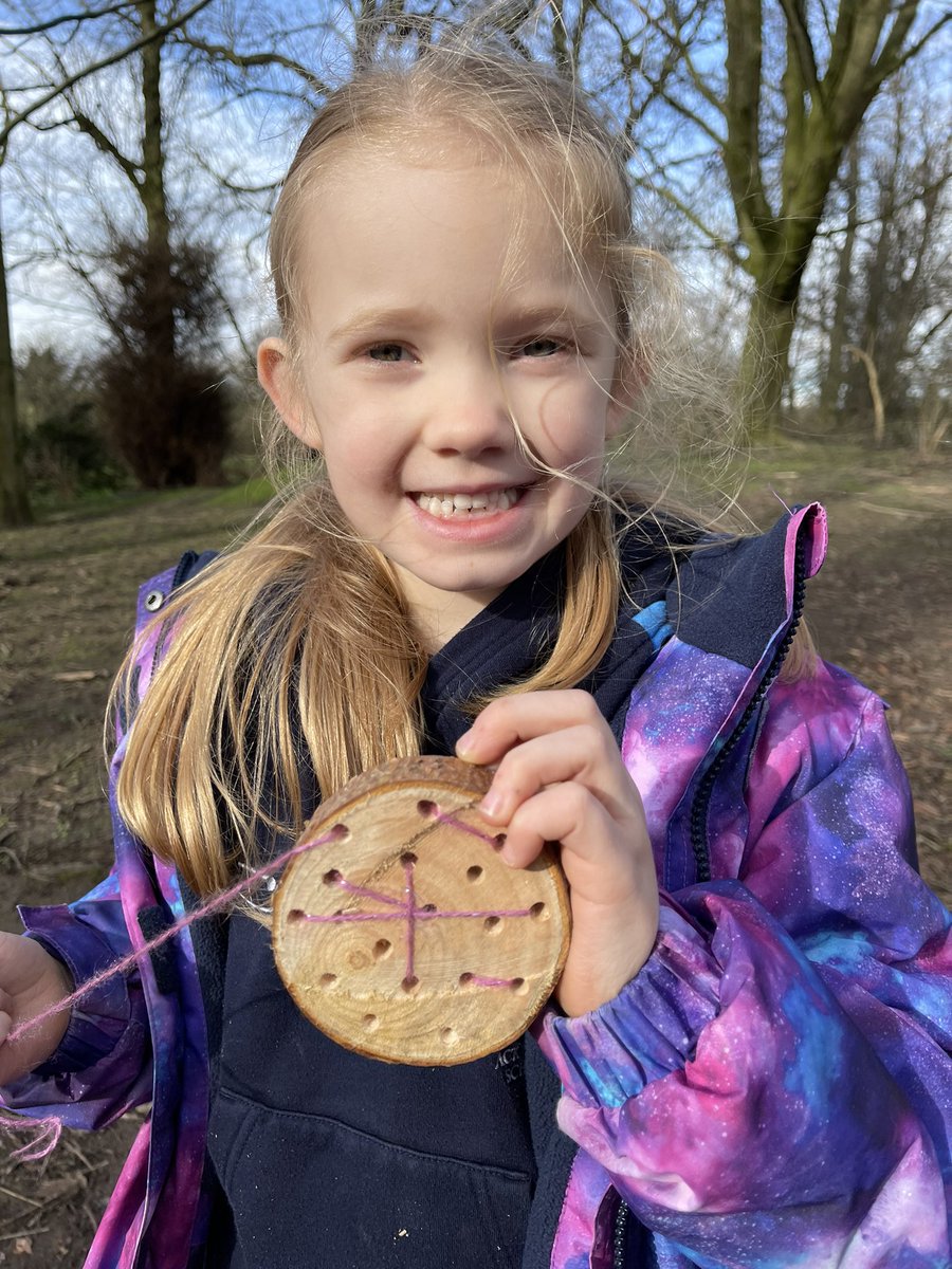 CHouse1779's tweet image. Year 1 and 2 are developing their fine motor skills ready to tie knots. @BritishBoarding @ForestSchoolUK #learningthroughnature #CoramHouse