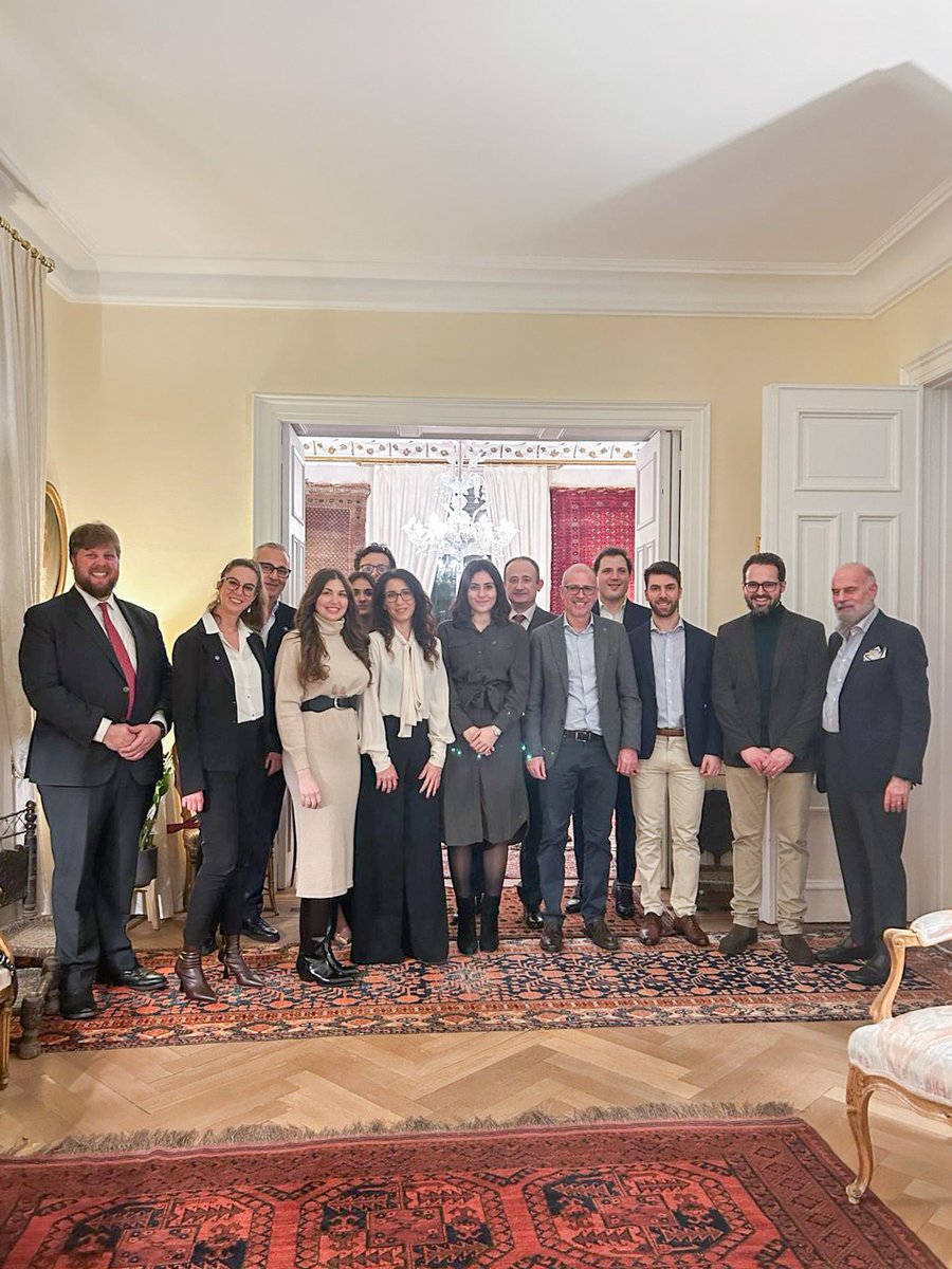 The Ambassador of Italy in Luxembourg, Diego Brasioli, welcomed several representatives from the alumni Chapters of #Luiss and Bocconi in Luxembourg. During the event, Luxembourg Chapter Leader Luigi Colavolpe had the pleasure to present the recent activities of his Chapter.