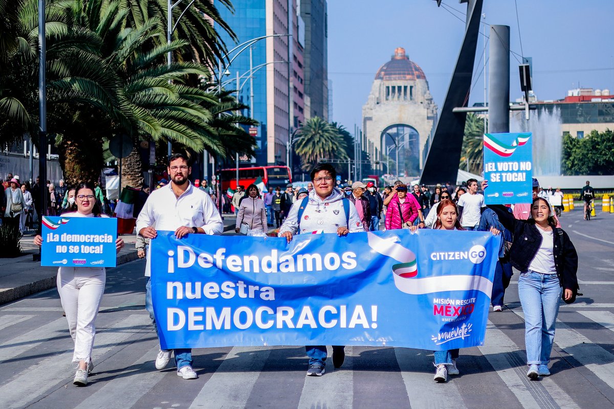CitizenGO's tweet image. Don&apos;t mess with our votes! We defended the integrity of voting at Mexico&apos;s March for Democracy. Thank you to everyone who joined and marched with us. #MarchForDemocracy #Democracy #activism #Mexico