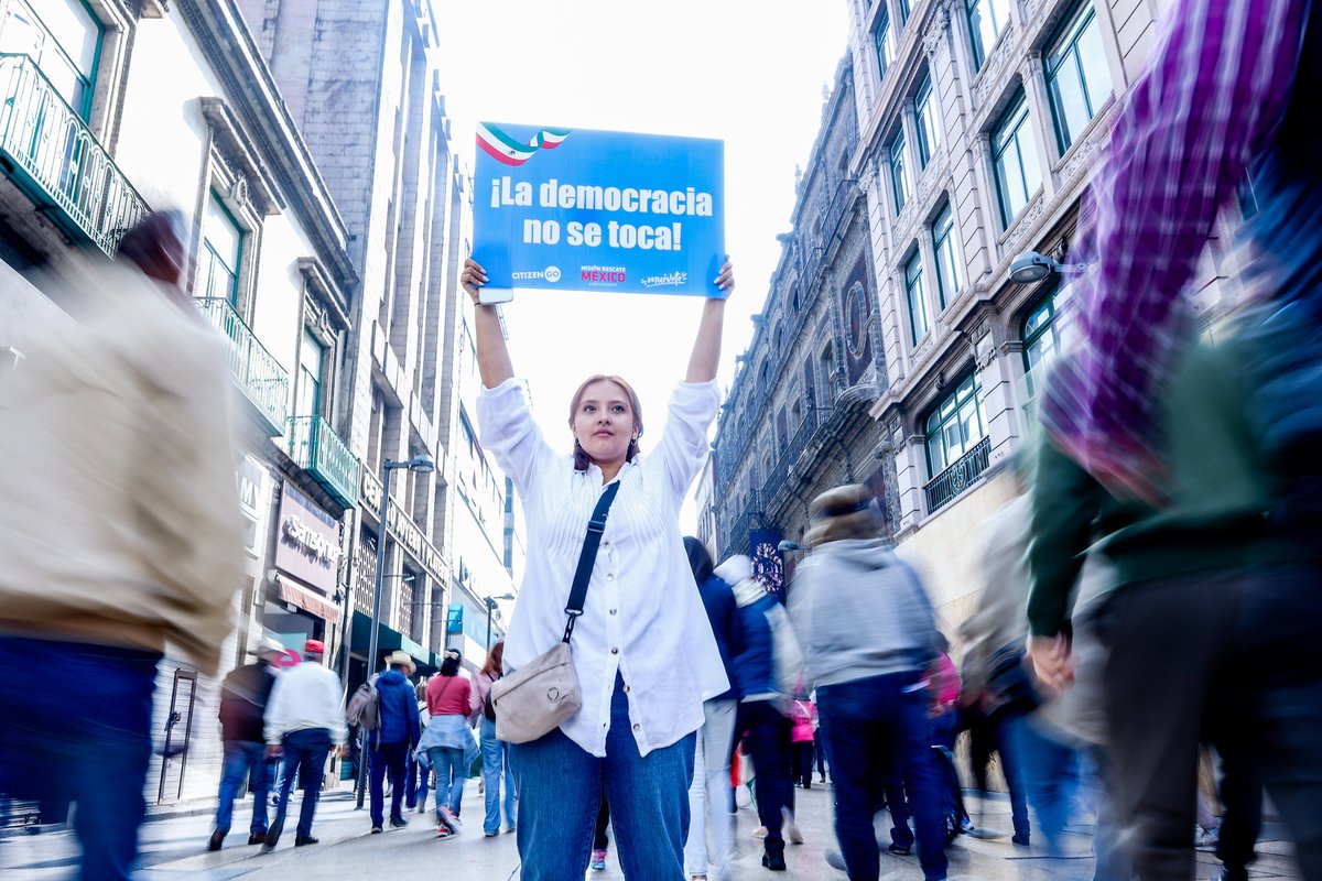 CitizenGO's tweet image. Don&apos;t mess with our votes! We defended the integrity of voting at Mexico&apos;s March for Democracy. Thank you to everyone who joined and marched with us. #MarchForDemocracy #Democracy #activism #Mexico
