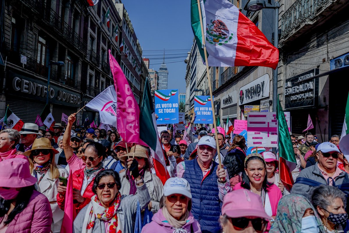 CitizenGO's tweet image. Don&apos;t mess with our votes! We defended the integrity of voting at Mexico&apos;s March for Democracy. Thank you to everyone who joined and marched with us. #MarchForDemocracy #Democracy #activism #Mexico