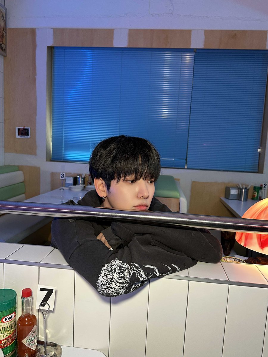 boynextdoorpa's tweet photo. @BOYNEXTDOOR_twt ✖️ Twitter 【🐶 | 240223】
❱ El chico del martini azul.
#Martiniblue
#BOYNEXTDOOR #JAEHYUN
#명재현 #보이넥스트도어 #마티니블루
🐺©boynextdoorpa https://t.co/yT4ZcWuCZ2