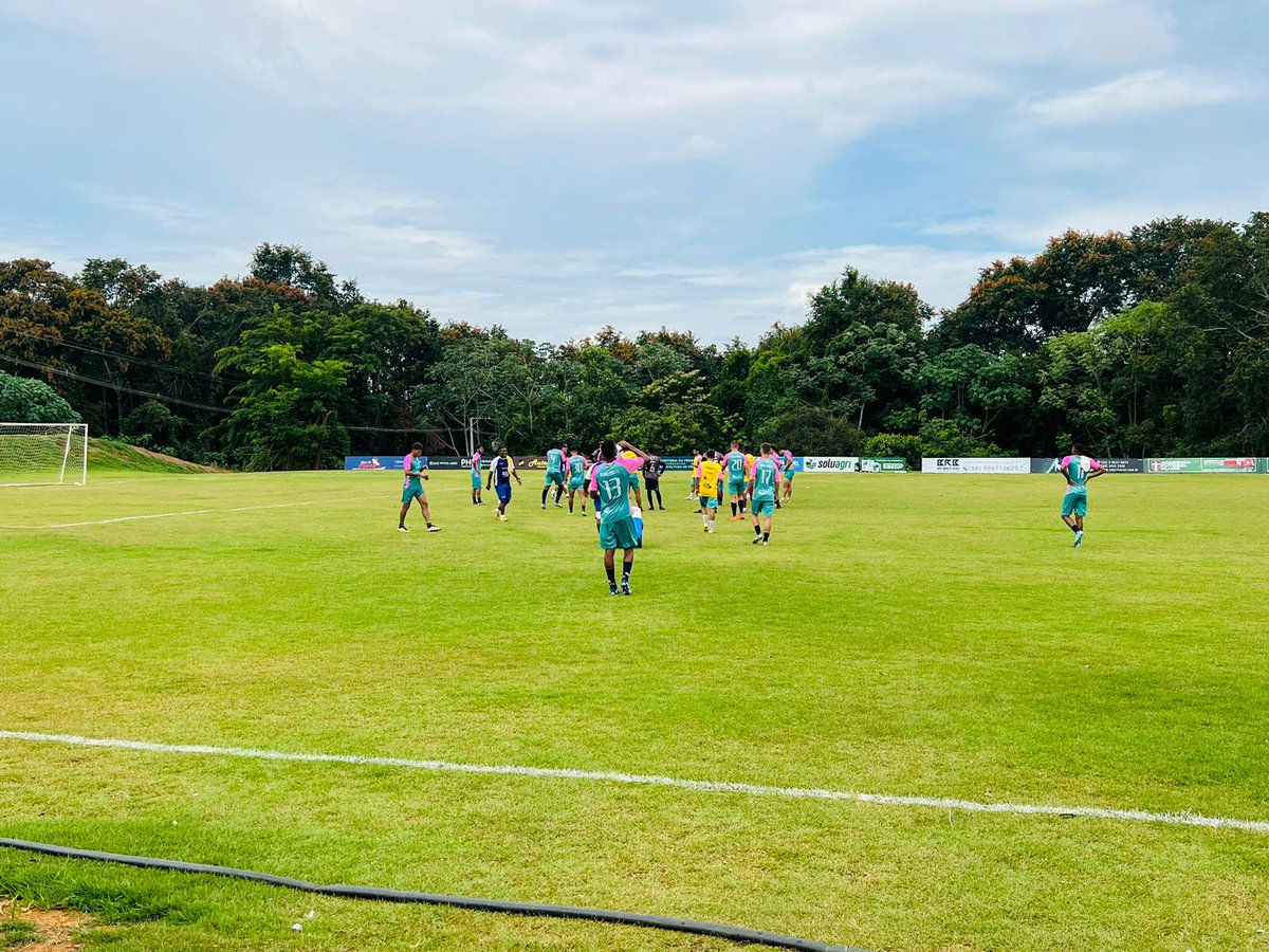 academiafc_ofc's tweet photo. Suor, garra e trabalho em equipe no treino de hoje com o time! Juntos, somos imparáveis. 🔥👊 #ForçaNoCampo https://t.co/sI3YNRND7W