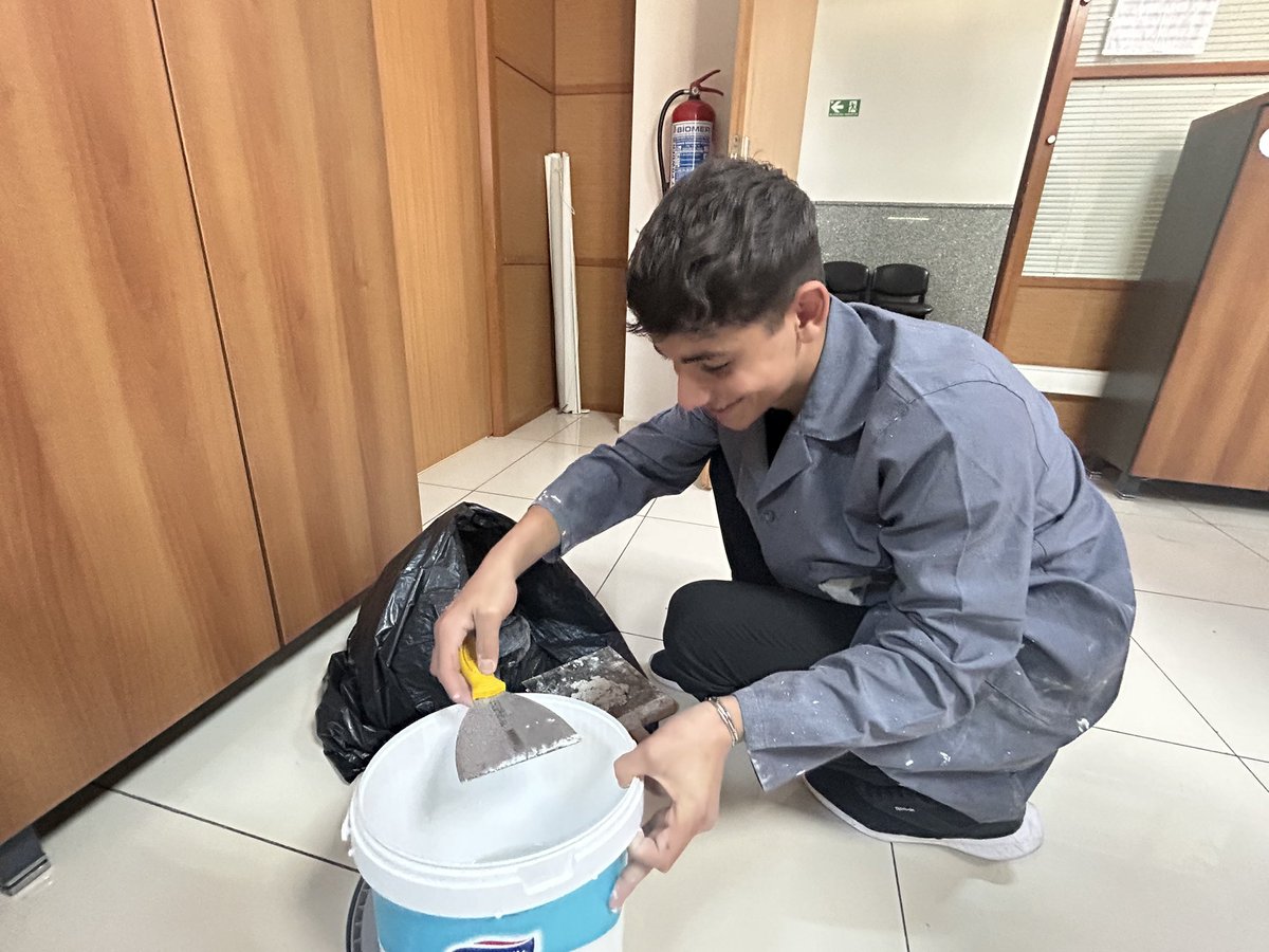 tmimarsinanmtal's tweet photo. İnşaat Teknolojisi Alan Öğrencilerimiz Toroslar İlçe Milli Eğitim Müdürlüğümüzün  tadilat ve boya işlerini yaptılar.  
👉🙏Tebrikler Gençler 👏👈 #TorMis
@tcmeb
@Yusuf__Tekin @ahpehlivan53 @MersinMEM @fazilet_durmus @c_ivrendi @OguzhanTulucu
@CiceYusuf https://t.co/8iVmAoyw1x