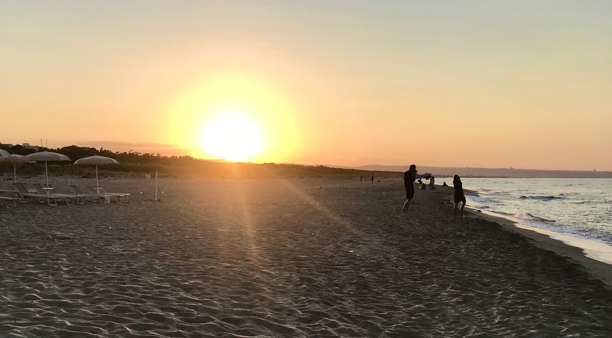 Termolinet's tweet photo. La #spiaggia di Petacciato, ampia e a tratti ancora selvaggia, è tra le più belle della #costa del Molise. 
https://t.co/DJvJsHhgbV https://t.co/sWOAyw8X56