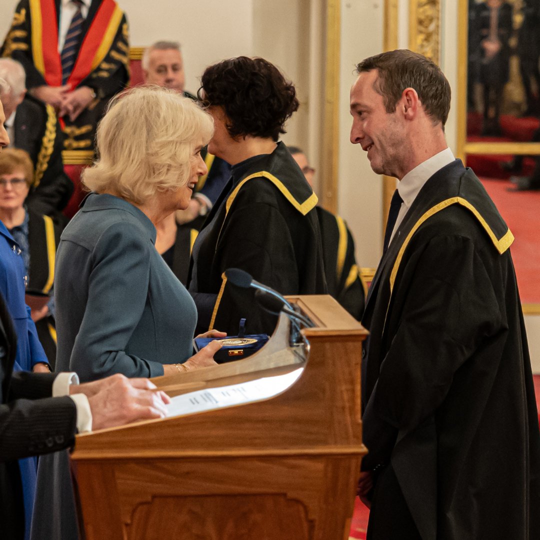 PlumptonCollege's tweet image. What an incredible opportunity for our university students to meet Her Majesty the Queen as we were presented with a prestigious Queen's Anniversary Prize at Buckingham Palace, alongside key members of Plumpton College 🥂 Read more: eu1.hubs.ly/H07M-vs0
@QAprizes #QAPrizes
