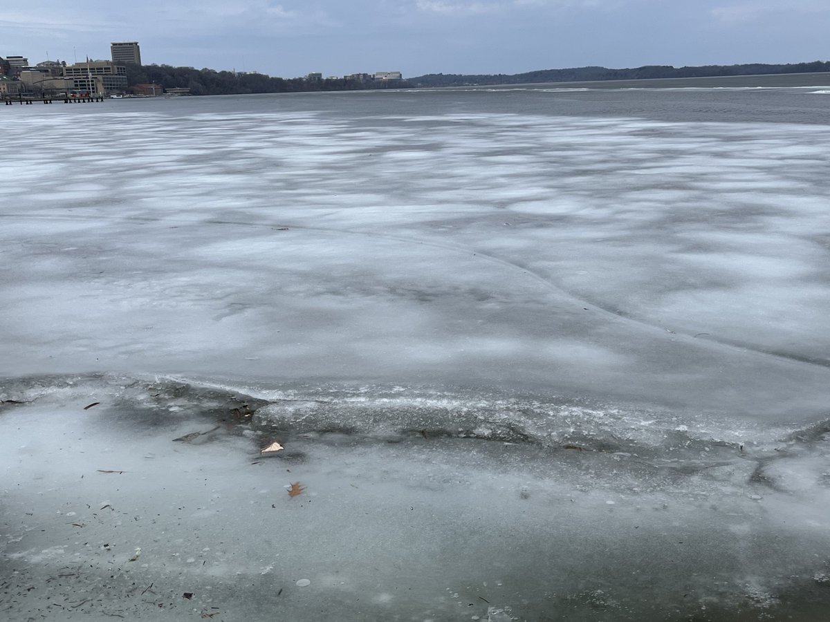 REMINDER: The ice on Lake Mendota is NOT safe. Please stay off the ice. Overnight, three students fell through the ice -- thankfully all were rescued and were not injured. Again -- please stay off the very thin ice! Info about this morning's rescue » uwpd.wisc.edu/incident_repor…