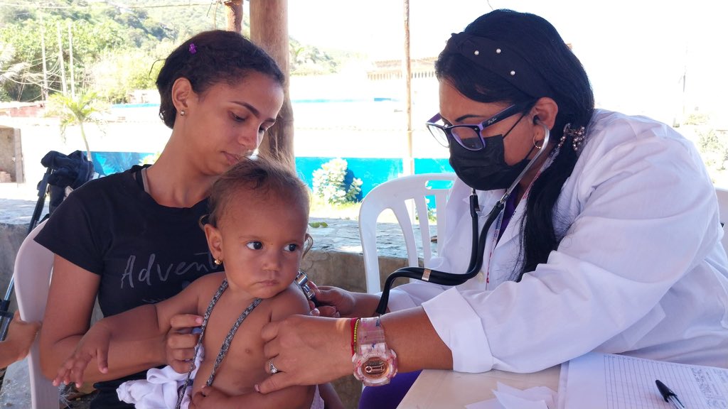 MagaGutierrezV's tweet photo. 850 mujeres de la parroquia #Carayaca en el estado #LaGuaira fueron atendidas en el operativo de atención integral a la #Salud que desarrolló la @mvenezuelamujer con nutrición, ginecología y obstetricia, ecografía, medicamentos, entre otros @NicolasMaduro #VenezuelaDibujaElFuturo https://t.co/Z0qS4gCG07
