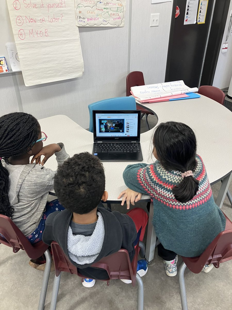 MmeKellyOCSB's tweet photo. On a aussi exploré les façons dont les familles s’amusent avant de partager nos propres célébrations ou événements spéciales @ocsbBonjour @StMartinOCSB https://t.co/lXpL203Eey