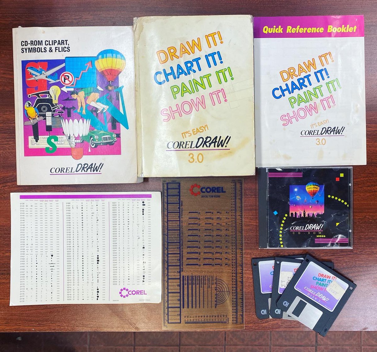 Computation_Ca's tweet photo. This is a blast from the past - October 1992 to be exact - #CorelDRAW version 3.0! Headquartered in Ottawa, Corel (now doing business as Alludo) had a great deal of success during the tech boom of the 90s and at one point was the biggest software company in Canada. A large… https://t.co/cMRbIbfLRW