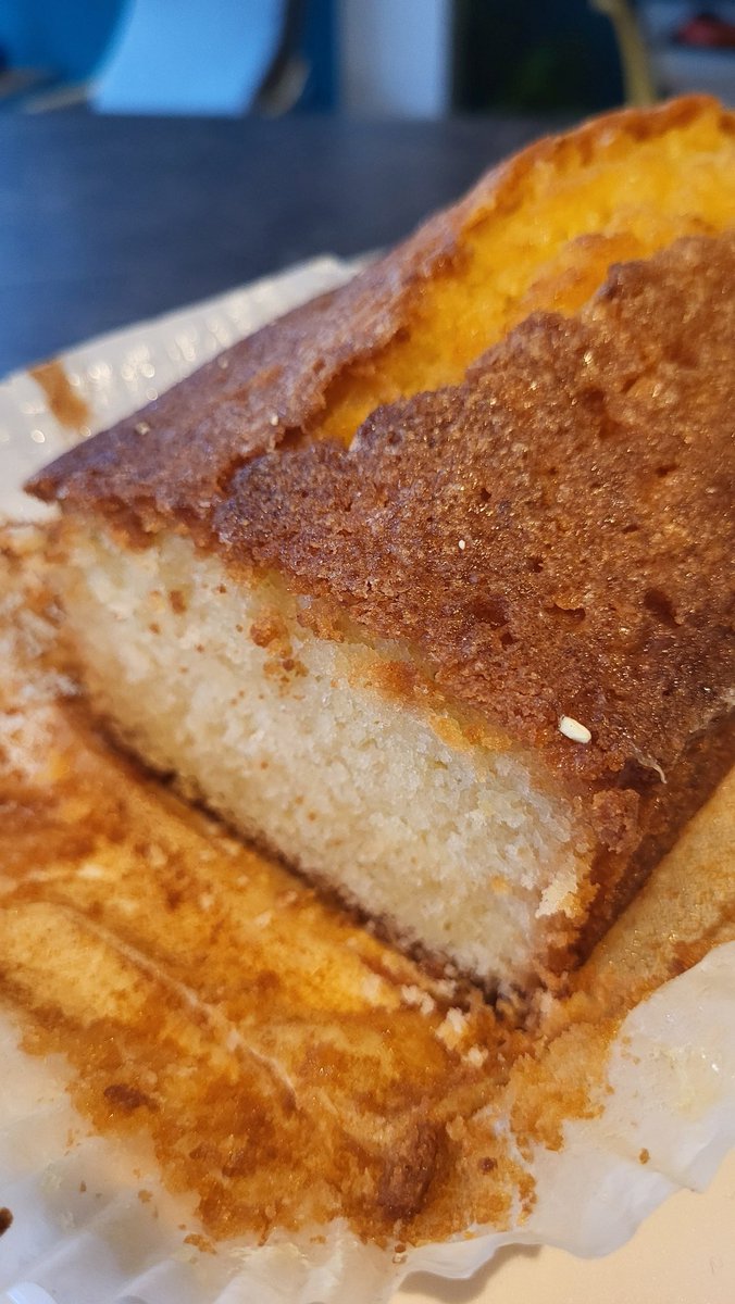 SarahBeddow1's tweet photo. Day off = #baking #lemondrizzle https://t.co/DiymKI3r5o