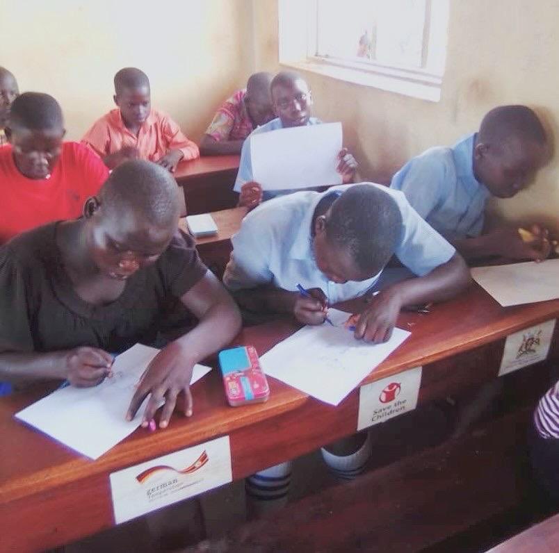 Amazing schoolchildren from Twajiji Hope & Rockland Primary Schools participating in Bidi Bidi refugee settlement. @ICANSouthSudan3 #uniroma3 @WeAreCohere_Org #TraceabilityisCredibility @Refugees #education #bidibidi #yttlearningapproach #genderequality