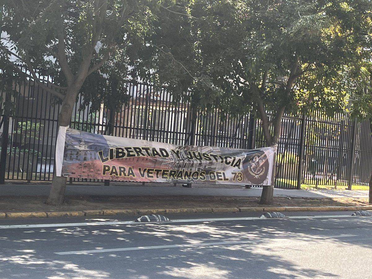 Chile_cnmemoria's tweet photo. #LibertadHeroes73. 🇨🇱🇨🇱🇨🇱🇨🇱‼️‼️‼️#FueraConsueloContreras. Tienes la maños con SANGRE. #FueraDDHHMarxistas https://t.co/OWxGavUUwh