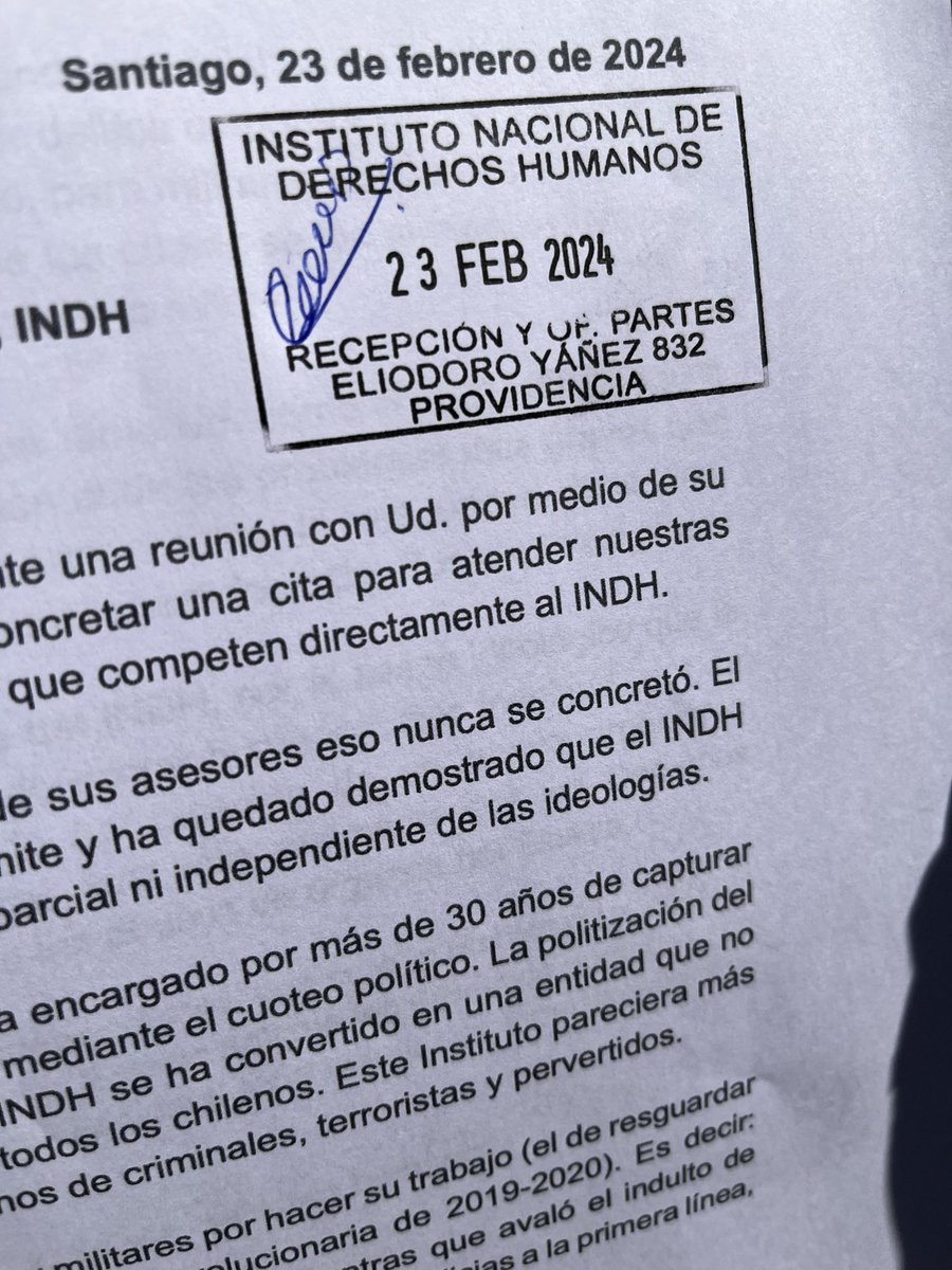 marg9173's tweet photo. #RenunciaConsueloContreras TIENES LAS MANOS CON SANGRE. 😡😡😡 #FueraDDHHMarxistas HOY EMPIEZA. FUERA. ESTAMOS PARA SEGUIR FRENTE LOS #DDHH. DEFENSORES DE DELINCUENTES INMIGRANTES ILEGALES. #ChileDiceBasta. Que respondan la carta ✍️. Esta es segunda vez que estamos ay https://t.co/G5oCVbr3cH