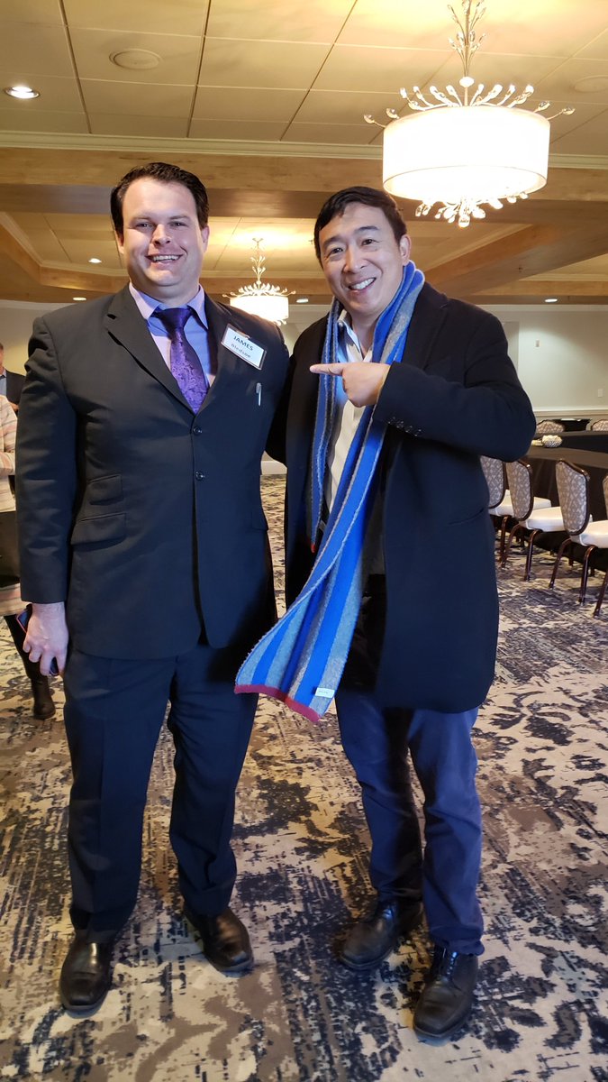 Guess who got to meet @AndrewYang of the @Fwd_Party & get an endorsement!? That's right! I will be running for #Raleigh City Council with the 👍 of the @ForwardPartyNC. I plan to be a voice on #ralpol for the left, right,  centrists, & the @LPNC.
#Elections2024 #BledsoeForRaleigh