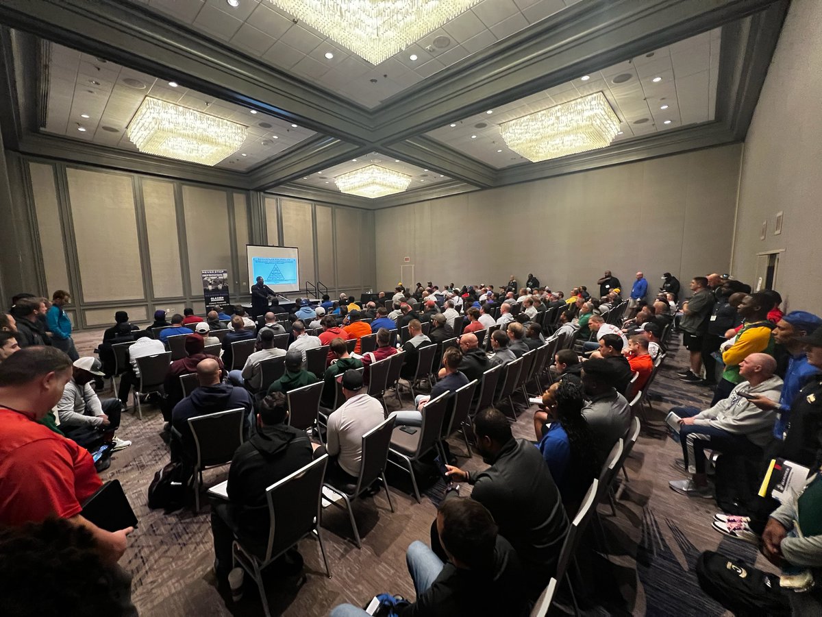 GlazierClinics's tweet photo. Standing room only in Atlanta! 🔥We are expecting a record turnout this year with over 2000 coaches!
#TeachToWin https://t.co/xl2HE8IekC